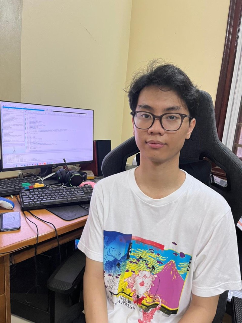 Trần Hữu Phúc Vinh (sinh năm 2000) là một trong những chuyên gia trẻ tài năng, lần đầu tiên tham gia cọ xát tại đấu trường thế giới.