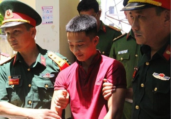 Triệu Quân Sự bị đưa về Trại tạm giam quân khu 5 (ảnh: Mạnh Cường) Triệu Quân Sự bị đưa về Trại tạm giam quân khu 5 (ảnh: Mạnh Cường)