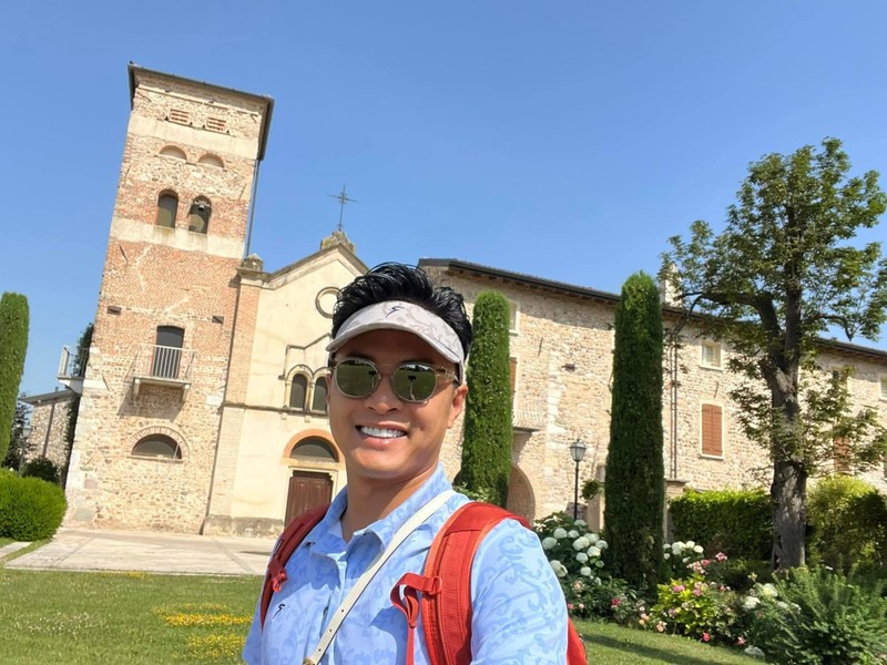 Diễn viên Hồng Đăng chia sẻ hình ảnh du lịch Majorca