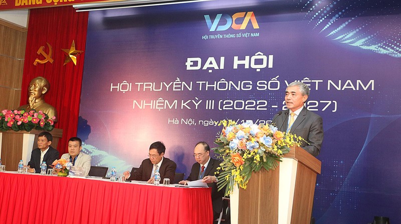 TS. Nguyễn Minh Hồng - Chủ tịch VDCA - báo cáo kết quả hoạt động Hội nhiệm kỳ II. TS. Nguyễn Minh Hồng - Chủ tịch VDCA - báo cáo kết quả hoạt động Hội nhiệm kỳ II.