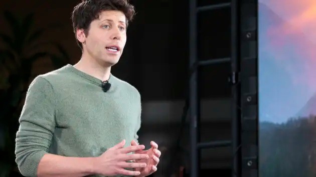 Giám đốc điều hành OpenAI Sam Altman phát biểu trong một bài phát biểu quan trọng công bố tích hợp ChatGPT cho Bing ngày 7 tháng 2 năm 2023 Giám đốc điều hành OpenAI Sam Altman phát biểu trong một bài phát biểu quan trọng công bố tích hợp ChatGPT cho Bing ngày 7 tháng 2 năm 2023