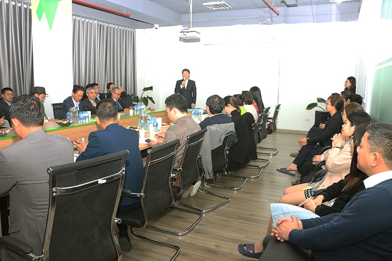 Đại diện đoàn VDCA, ông Vũ Kiêm Văn, Phó Chủ tịch kiêm Tổng thư ký VDCA phát biểu cảm ơn sự đón tiếp của phía Sconnect Đại diện đoàn VDCA, ông Vũ Kiêm Văn, Phó Chủ tịch kiêm Tổng thư ký VDCA phát biểu cảm ơn sự đón tiếp của phía Sconnect