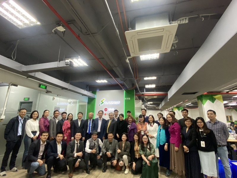Đoàn VDCA chụp ảnh lưu niệm với đại diện Sconnect Đoàn VDCA chụp ảnh lưu niệm với đại diện Sconnect