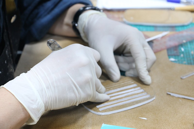 Đất sét cùng với một số vật phẩm thực tế là công nghệ Clay Mixer mà Sconnect áp dụng để tạo ra các bộ phim hoạt hình đất sét. Đây cũng là công nghệ làm hoạt hình Stop Motion đòi hỏi sự đầu tư lớn về thời gian. Kỳ công, chân thực và sáng tạo là điểm nổi bật trong sản phẩm công nghệ Stop Motion của Sconnect. Để sản xuất một nội dung dài hơn 3 phút, Sconnect có thể cần chụp hơn 3,000 bức ảnh, quay và dựng trong vòng 2 tuần. Các họa sĩ linh hoạt sử dụng các chất liệu khác nhau, tỉ mỉ sắp xếp bối cảnh, đạo cụ để tạo ra chiều sâu không gian và mang tới sản phẩm có tính thẩm mỹ cao. Đất sét cùng với một số vật phẩm thực tế là công nghệ Clay Mixer mà Sconnect áp dụng để tạo ra các bộ phim hoạt hình đất sét. Đây cũng là công nghệ làm hoạt hình Stop Motion đòi hỏi sự đầu tư lớn về thời gian. Kỳ công, chân thực và sáng tạo là điểm nổi bật trong sản phẩm công nghệ Stop Motion của Sconnect. Để sản xuất một nội dung dài hơn 3 phút, Sconnect có thể cần chụp hơn 3,000 bức ảnh, quay và dựng trong vòng 2 tuần. Các họa sĩ linh hoạt sử dụng các chất liệu khác nhau, tỉ mỉ sắp xếp bối cảnh, đạo cụ để tạo ra chiều sâu không gian và mang tới sản phẩm có tính thẩm mỹ cao.