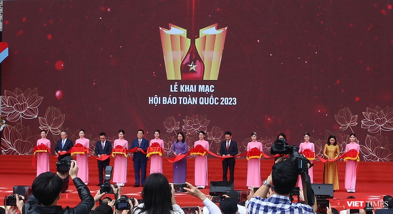 Lãnh đạo Đảng và Nhà nước cắt băng khai mạc Hội báo toàn quốc 2023 