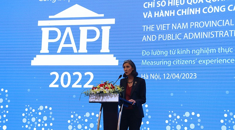 Bà Ramla Khalidi, đại diện thường trú UNDP phát biểu tại sự kiện công bố báo cáo PAPI 2022