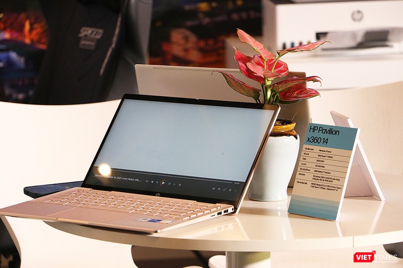 Mẫu laptop Pavilion x360 14-inch có nhiều bộ phận được làm từ nhựa sinh hoạt tái chế và rác thải đại dương tái chế Mẫu laptop Pavilion x360 14-inch có nhiều bộ phận được làm từ nhựa sinh hoạt tái chế và rác thải đại dương tái chế