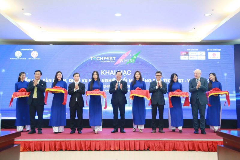 Cắt băng khánh thành tuần lễ TechFest Vietnam 2023