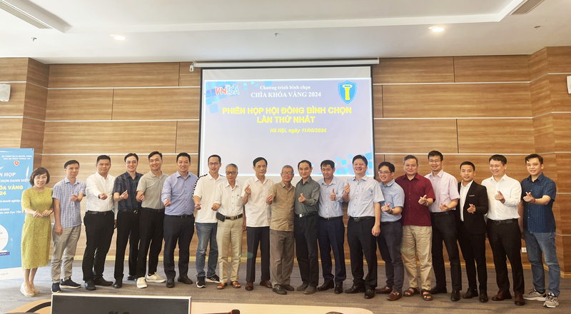 Hội đồng bình chọn Chương trình Chìa khóa vàng 2024 hop hoi dong binh chon giai chia khoa vang.png