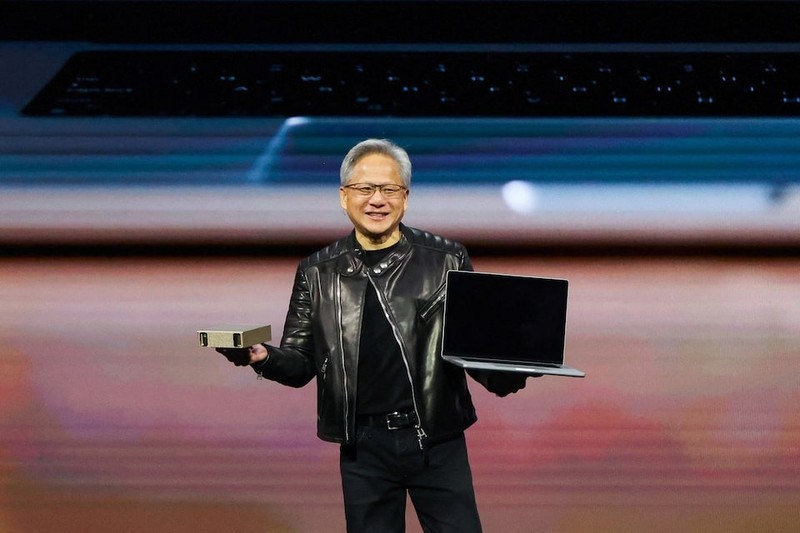 CEO NVIDIA Jensen Huang giới thiệu công nghệ mới tại Hội nghị công nghệ GPU Nvidia (GTC) đang diễn ra ở California, Mỹ. Ảnh: Reuters Jensen Huang gioi thieu san pham moi.jpg