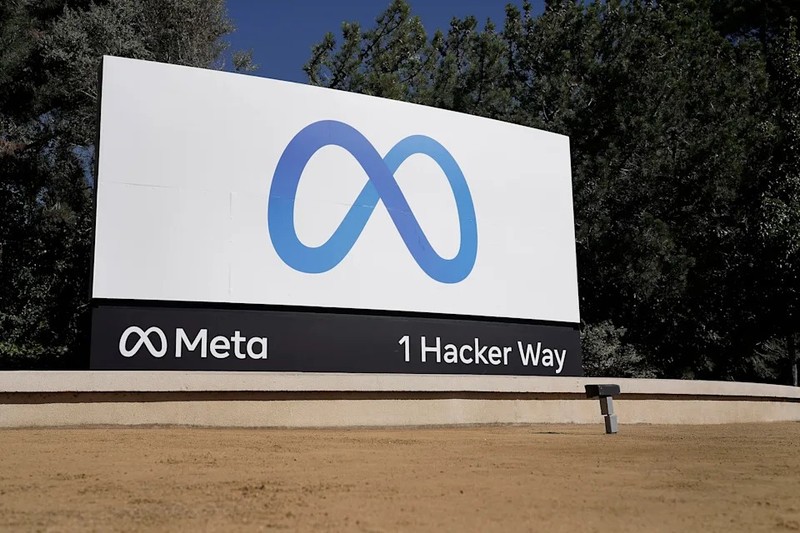 Biển hiệu Meta trên đường Hacker Way. Ảnh: AP bang hieu meta.jpg
