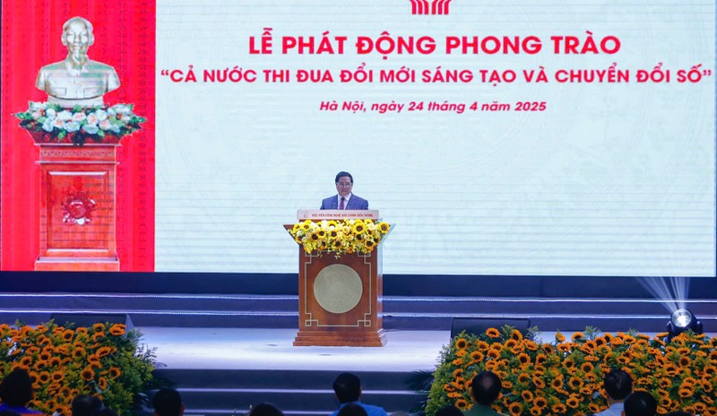 Thủ tướng phát biểu tại Lễ phát động phong trào "Cả nước thi đua đổi mới sáng tạo và chuyển đổi số”. thu tuong tai le phat dong cds.jpg