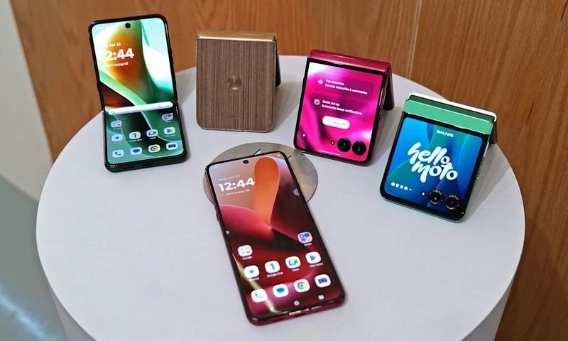 Điện thoại Motorola Razr. Ảnh: Engadget dien thoai Motorola.jpg