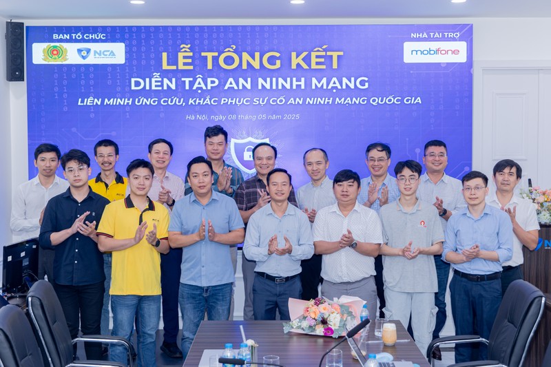 Đại diện Ban tổ chức và các đơn vị tham gia chương trình Cac thanh vien tham gia sư kien.jpg