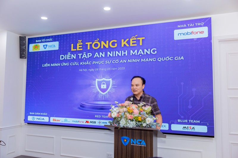 Thượng tá Lê Xuân Thủy phát biểu tại Lễ tổng kết chương trình diễn tập an ninh mạng Thuong ta Le Xuan Thuy_Giam doc Trung tam ANM QG.jpg
