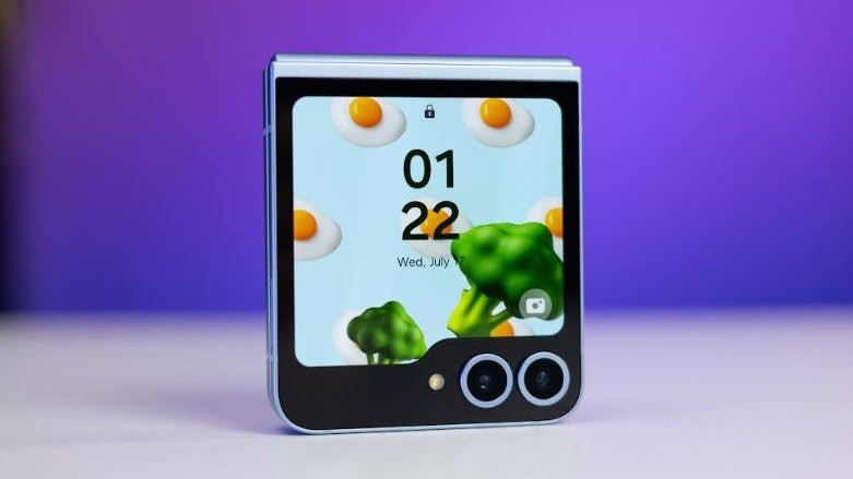 Galaxy Z Flip 6. Ảnh: Phone Arena Galaxy Z Flip 6 - Phone Arena.jpg
