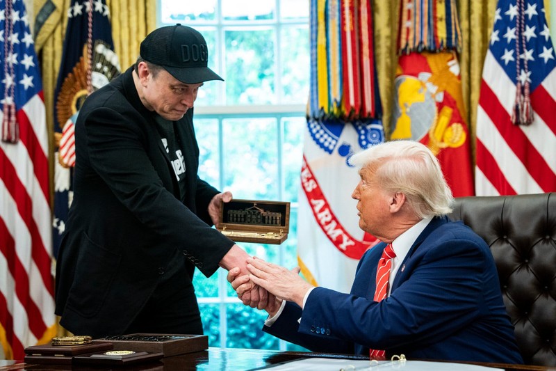 Tỷ phú Elon Musk và Tổng thống Trump. Ảnh: The New York Times trump musk - The New York Times.jpg