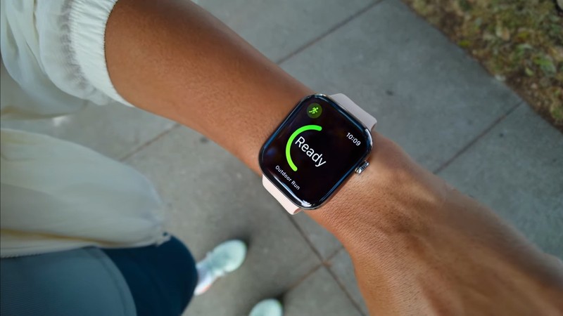 Ứng dụng Workout Buddy trên watchOS 26. Ảnh: Phone Arena Workout Buddy - Phone Arena.jpg