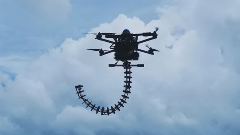 Drone có cánh tay mềm. Ảnh: Đại học Hồng Kông drone co canh tay - Dai hoc Hong Kong.jpg
