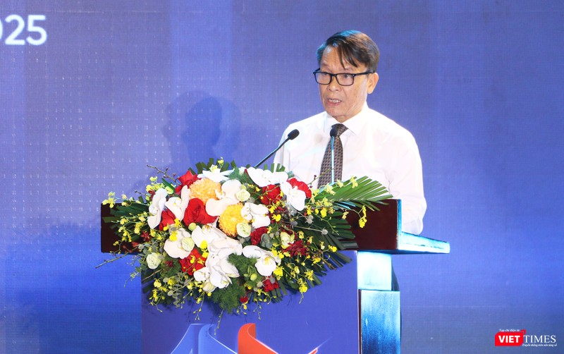 Phó Chủ tịch Thường trực Hội Nhà báo Việt Nam Nguyễn Đức Lợi phát biểu bế mạc Hội Báo toàn quốc 2025. vt_nguyen duc loi.jpg