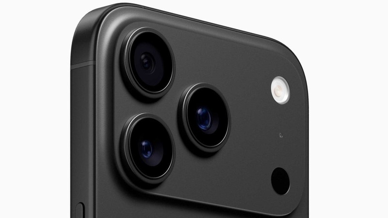 Cụm camera của iPhone 17 có thiết kế nằm ngang. Ảnh: Phone Arena iphone 17 camera.jpg