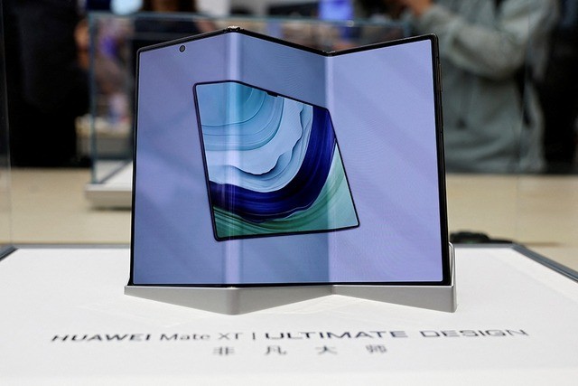 Huawei Mate XT. Ảnh: Reuters Huawei Mate XT - Reuters.jpg