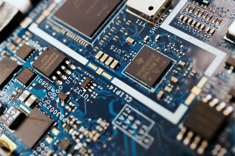 Ảnh minh họa: Reuters chip ban dan - Reuters.jpg