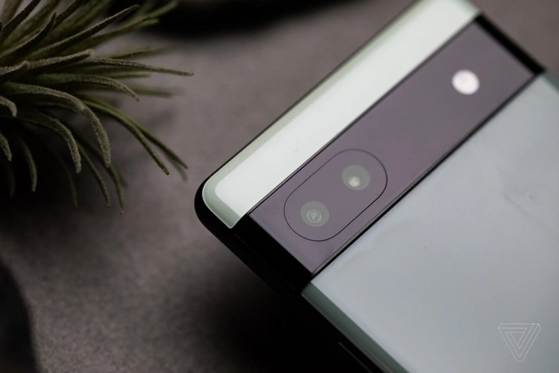 Google Pixel 6a. Ảnh: The Verge Google Pixel 6A - The Verge.jpg