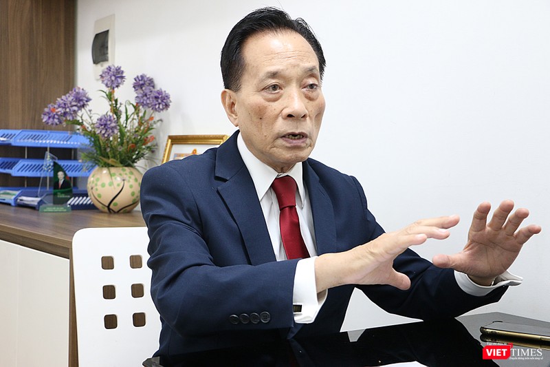 TS Nguyễn Trí Hiếu cho rằng muốn thu hút chất xám Việt kiều, cần một tư duy đồng bộ hơn, từ cải cách hành chính, hoàn thiện thể chế, nâng cao tính minh bạch, đến tạo dựng môi trường làm việc chuyên nghiệp và hấp dẫn. Ảnh: Đăng Khoa vt_Nguyen Tri Hieu 5.jpg