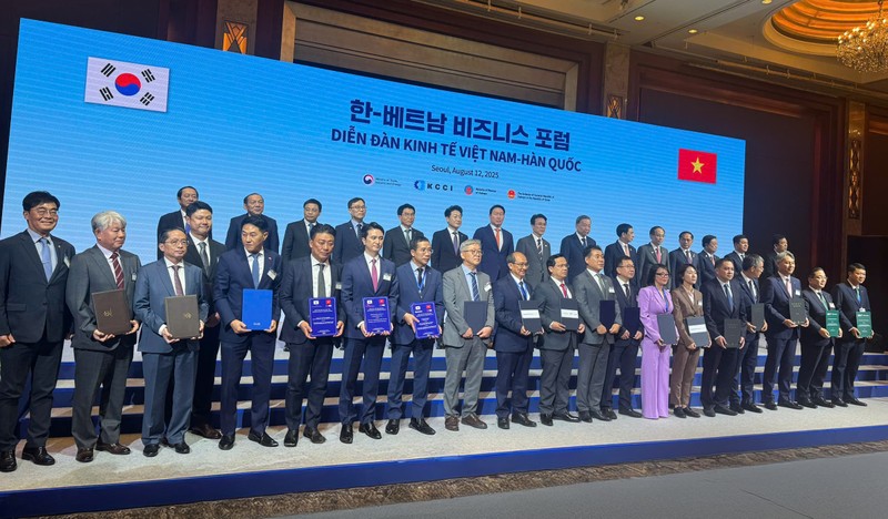 Đại diện CT Group và một số công ty công nghệ Việt Nam tại buổi ký kết với các đối tác Hàn Quốc Hình bài công tác HQ.jpg