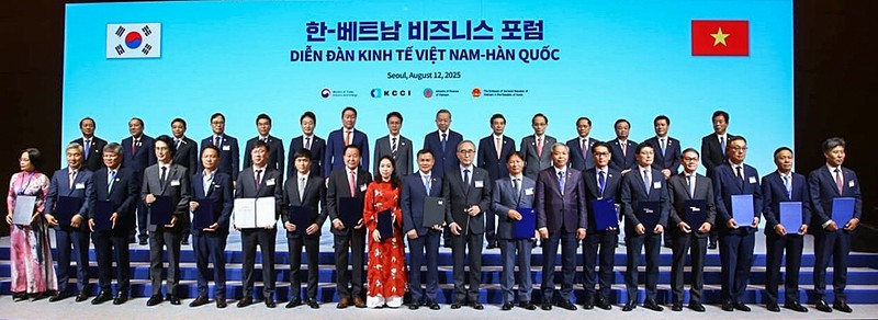 Lễ ký kết biên bản ghi nhớ giữa Tập đoàn Công nghệ CMC và Samsung C&T tại Diễn đàn doanh nghiệp Việt - Hàn dưới sự chứng kiến của Tổng bí thư Tô Lâm và Thủ tướng Hàn Quốc Kim Min Seok. Cong ty cong nghe VIet Nam Han Quoc.jpg
