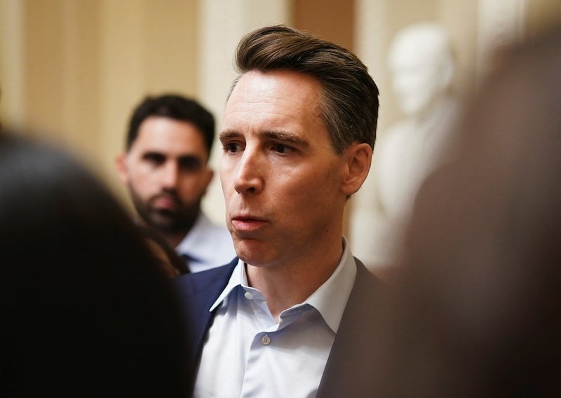 Thượng nghị sỹ Josh Hawley. Ảnh: Reuters Josh Hawley.jpg