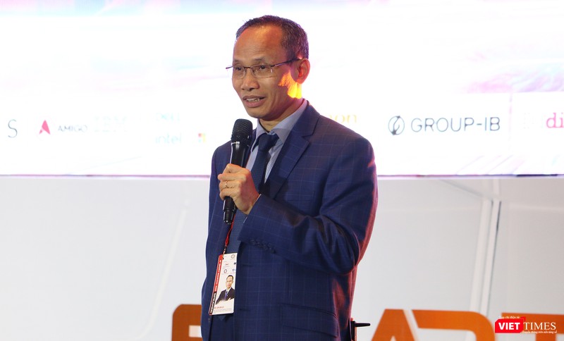 Ông Cấn Văn Lực phát biểu tại hội thảo Ông Cấn Văn Lực phát biểu tại hội thảo