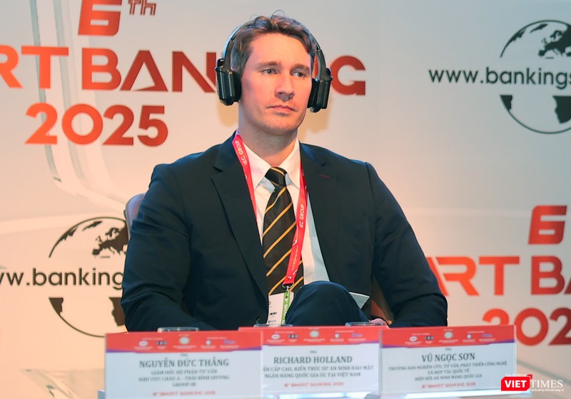Ông Richard Holland tham dự sự kiện Smart Banking 2025 vt_richard holland.jpg