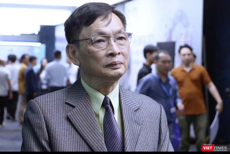 Ông Vũ Hoàng Liên chia sẻ với VietTimes bên lề sự kiện vt_vu hoang lien 2.jpg