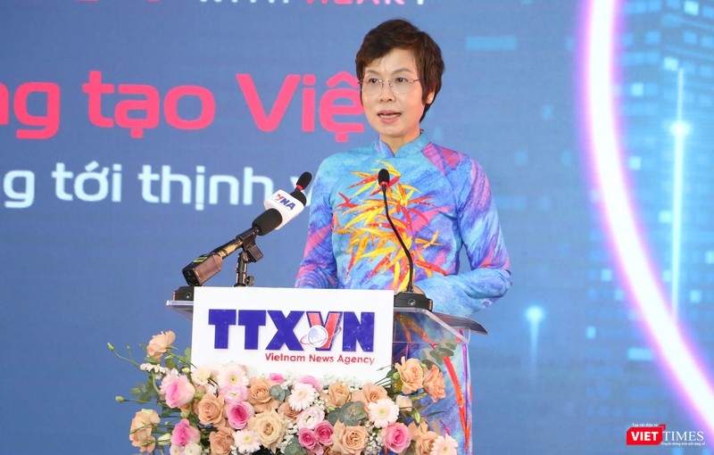 Bà Vũ Việt Trang phát biểu tại sự kiện vt_vu viet trang.jpg