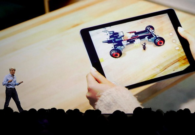 Tai nghe thực tế tăng cường sẽ là sản phẩm nổi bật tiếp theo của Apple? ảnh 2 Tai nghe thực tế tăng cường sẽ là sản phẩm nổi bật tiếp theo của Apple? ảnh 2