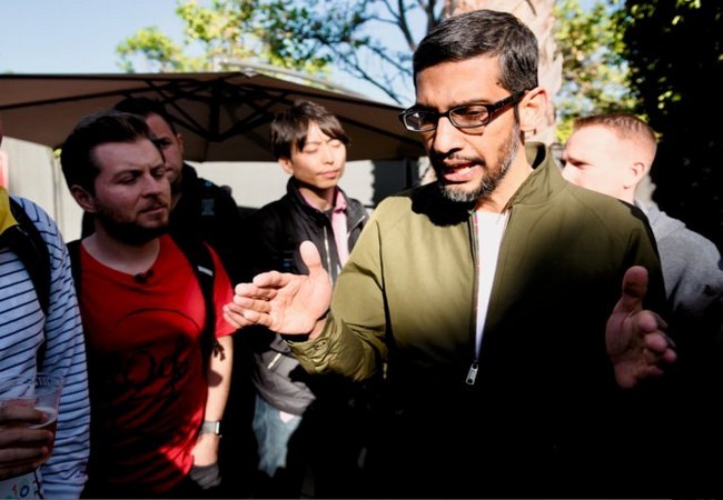 Ông Sundar Pichai, CEO của Google trả lời các phóng viên tại Google I/O 2018 (Ảnh Business Insider)