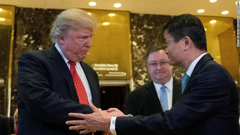 Jack Ma gặp Tổng thống Mỹ Donald Trump ở New York, Mỹ, tháng 1/2017. Ảnh Reuters. Jack Ma gặp Tổng thống Mỹ Donald Trump ở New York, Mỹ, tháng 1/2017. Ảnh Reuters.