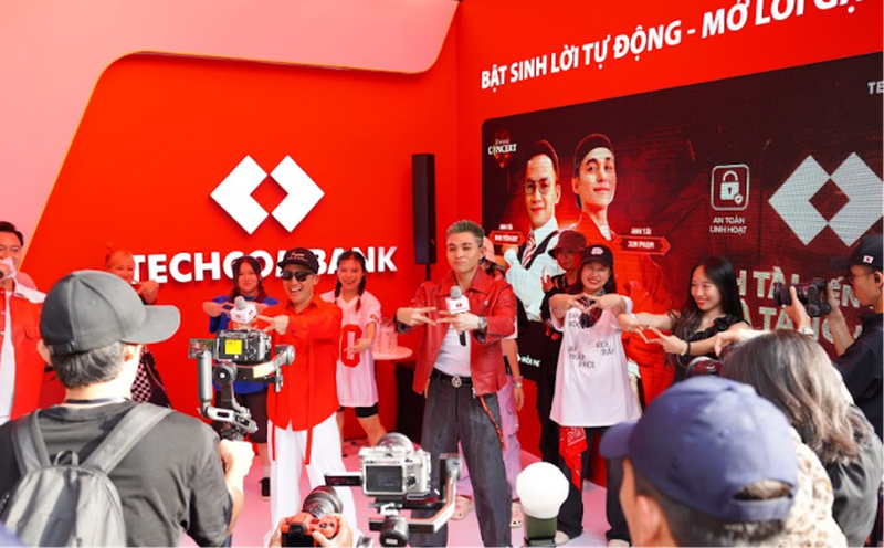 Techcombank công bố cách “săn vé” concert anh trai vượt ngàn chông gai vào tháng 3