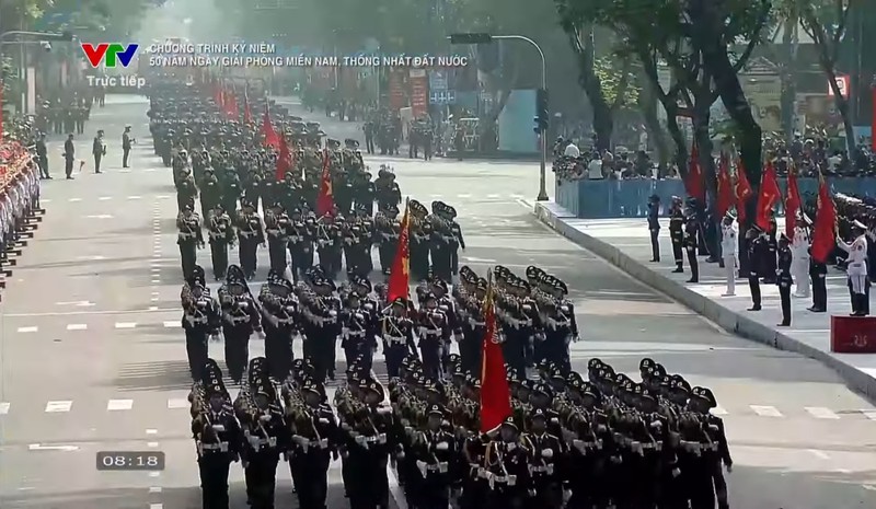 Không ít khán giả phản ánh về chất lượng hình ảnh Chương kỷ niệm 50 năm ngày giải phóng miền Nam thống nhất đất nước do VTV thực hiện trực tiếp. Ảnh chụp màn hình VTV. IMG_8177.jpeg