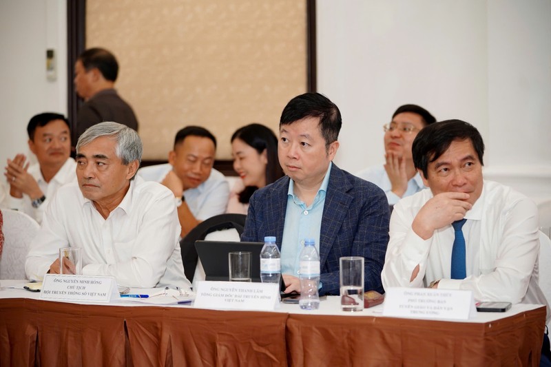 Ông Nguyễn Thanh Lâm, Tổng Giám đốc Đài Truyền hình Việt Nam - VTV (giữa) tham dự Hội thảo z6606626696820_b9af681b8fae59931dd123e40d111511.jpg