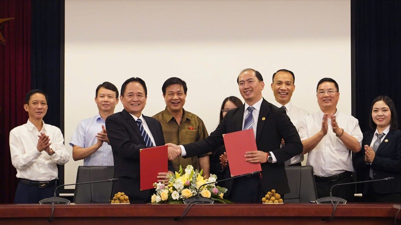 Tạp chí Luật sư Việt Nam và Công ty Luật TNHH Trương Anh Tú ký kết hợp tác chiến lược nhằm khẳng định vai trò cố vấn và truyền thông trong lĩnh vực pháp lý. Anh 1.jpeg