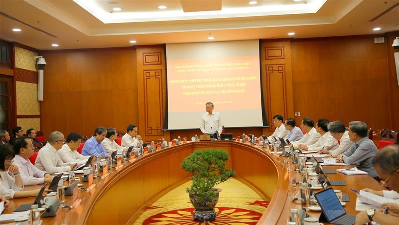 Tổng Bí thư Tô Lâm yêu cầu yêu cầu sớm ban hành chính sách giao cho doanh nghiệp trong nước nghiên cứu, ứng dụng KH, CN tham gia thực hiện đối với những dự án trọng điểm quốc gia. Tổng Bí thư Tô Lâm yêu cầu yêu cầu sớm ban hành chính sách giao cho doanh nghiệp trong nước nghiên cứu, ứng dụng KH, CN tham gia thực hiện đối với những dự án trọng điểm quốc gia.