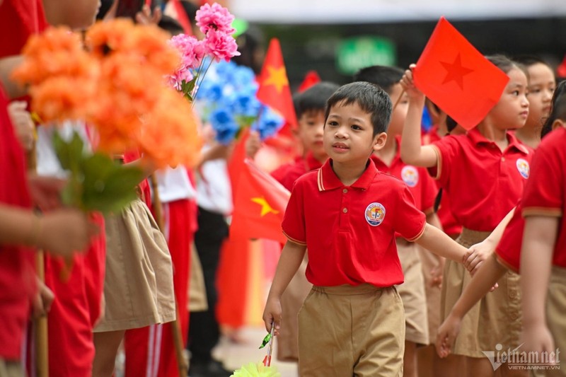 Hà Nội dự kiến hỗ trợ bữa ăn bán trú cho học sinh tiểu học. Ảnh minh họa tphcm-chinh-thuc-bo-dia-gioi-de-tuyen-sinh-dau-cap-ha-noi-tuyen-sinh-the-nao-78048-70333.jpg