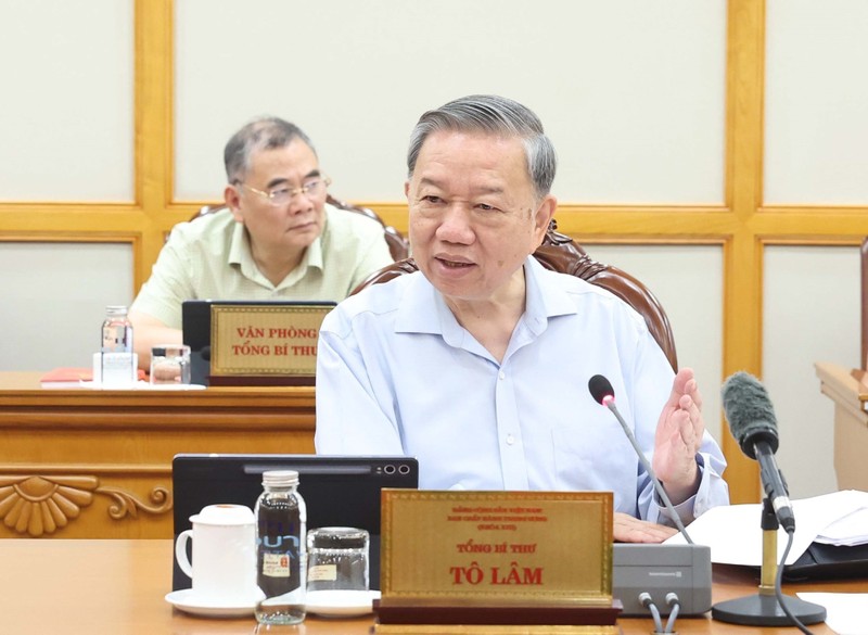 Tổng Bí thư Tô Lâm phát biểu. Ảnh: TTXVN vna-potal-tong-bi-thu-chu-tri-hop-bo-chinh-tri-ve-tien-do-sap-xep-to-chuc-bo-may-va-don-vi-hanh-chinh-8076484-65079.jpg