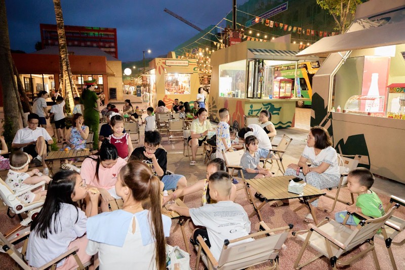 Chợ đêm Vui-Fest là điểm đến yêu thích của nhiều gia đình và các bạn trẻ ad-4nxf3cuohzbx-gcsllz-q3-szsc11ybodqdvten-yj-988wih1lg3pol3m55tda6kkcoeoaxfcmrwpvgn1rhcnd9mc5jcbmdv2jugxlytnypwqz2asiukin62ynstqhsor-j74q5vhbquck6gdd4owjy-364.jpg