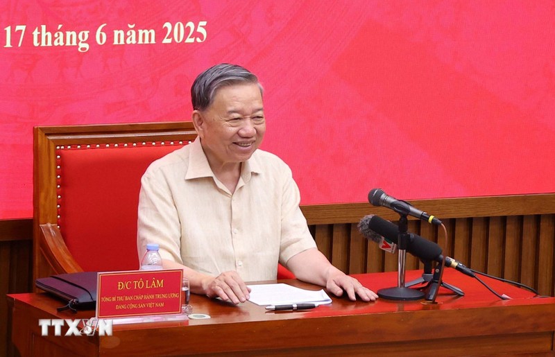 Tổng Bí thư Tô Lâm trao đổi với Lớp Bồi dưỡng cán bộ quy hoạch Ủy viên Trung ương Đảng khóa 14 (Lớp thứ tư). (Ảnh: Văn Điệp/TTXVN) tong-bi-thu-to-lam-trao-doi-voi-lop-boi-duong-can-bo-quy-hoach-uy-vien-trung-uong-dang-khoa-xiv-1706-3-111191.jpg
