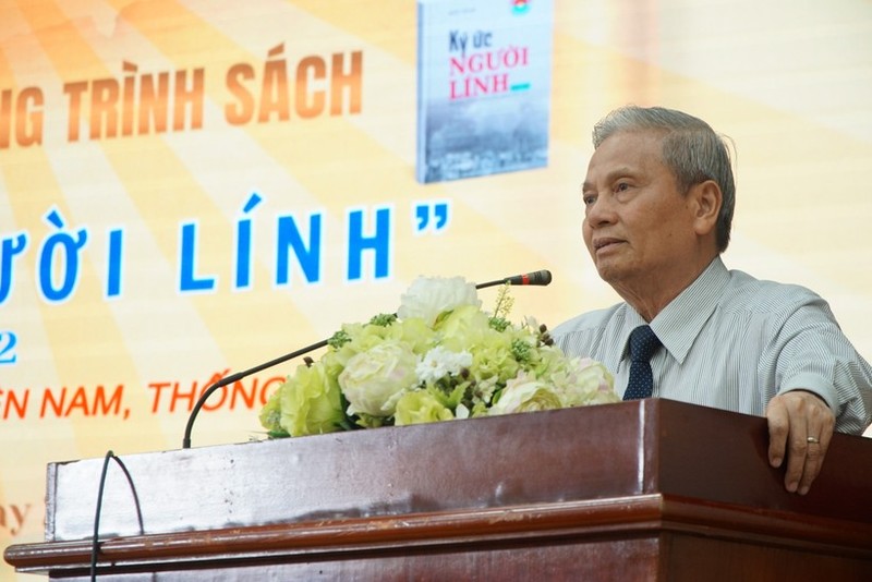 Ông Lê Doãn Hợp chủ trì khai mạc buổi triển lãm sách Ký ức Người lính ong-le-doan-hop-chu-tri-khai-mac-buoir-trien-lam-sach-ky-uc-nguoi-linh-306-838 (1).jpg