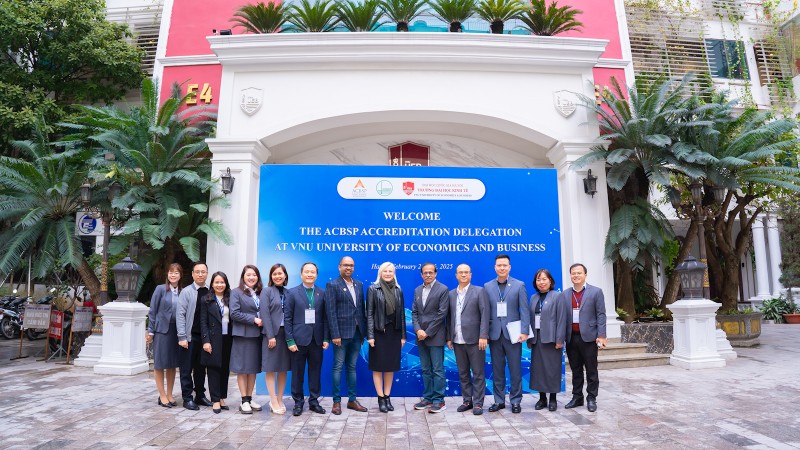 Đoàn kiểm định ACBSP và lãnh đạo, giảng viên Trường Đại học Kinh tế - ĐHQGHN Đoàn kiểm định ACBSP và lãnh đạo, giảng viên Trường Đại học Kinh tế - ĐHQGHN